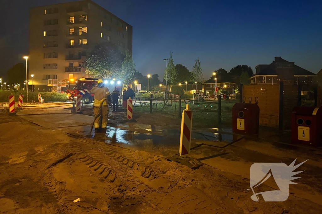 Brand in en naast ondergrondse container