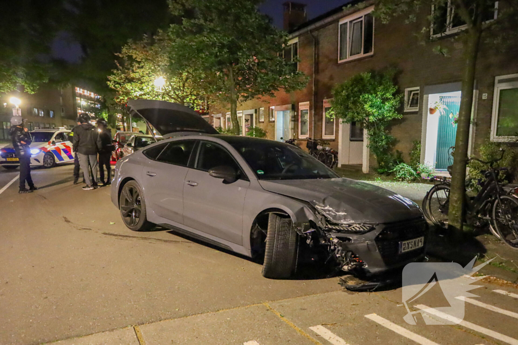 Auto vliegt in brand na aanrijding tijdens politieachtervolging
