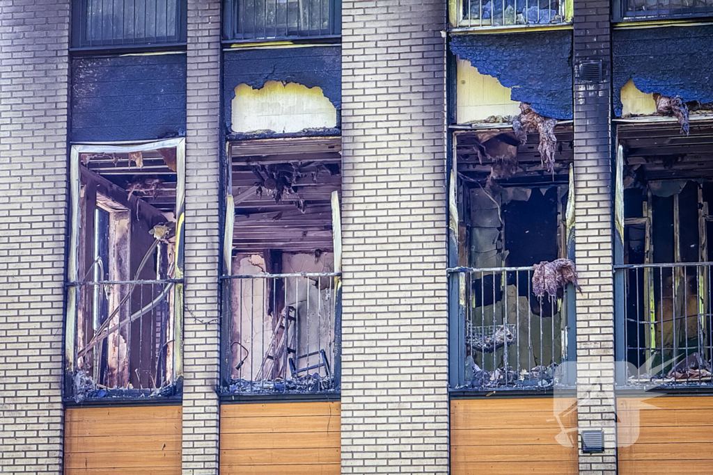 Uitslaande brand in appartementencomplex leidt tot grote schade