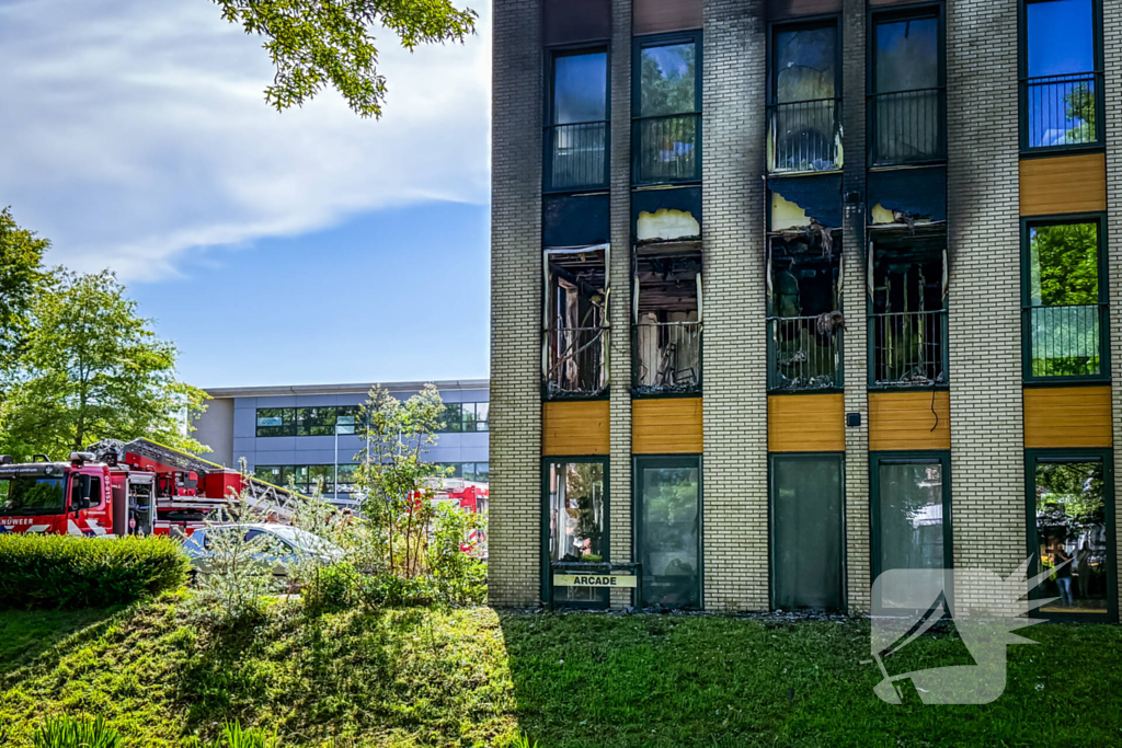 Uitslaande brand in appartementencomplex leidt tot grote schade