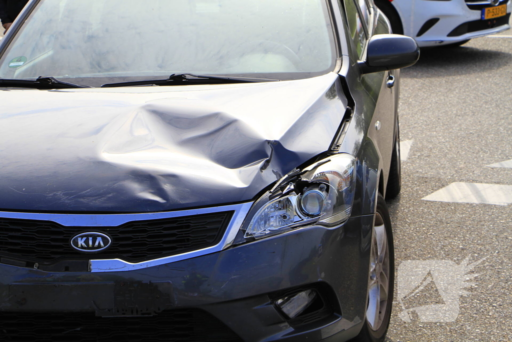 Twee gewonden na botsing met scooter
