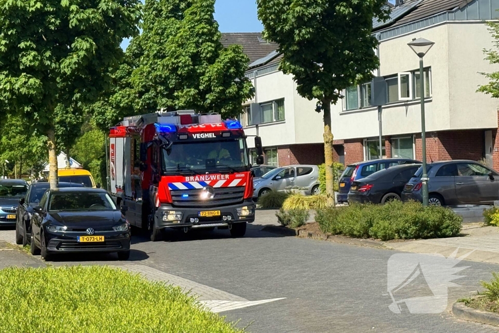 Brandweer bestrijdt brand in zonnepanelen