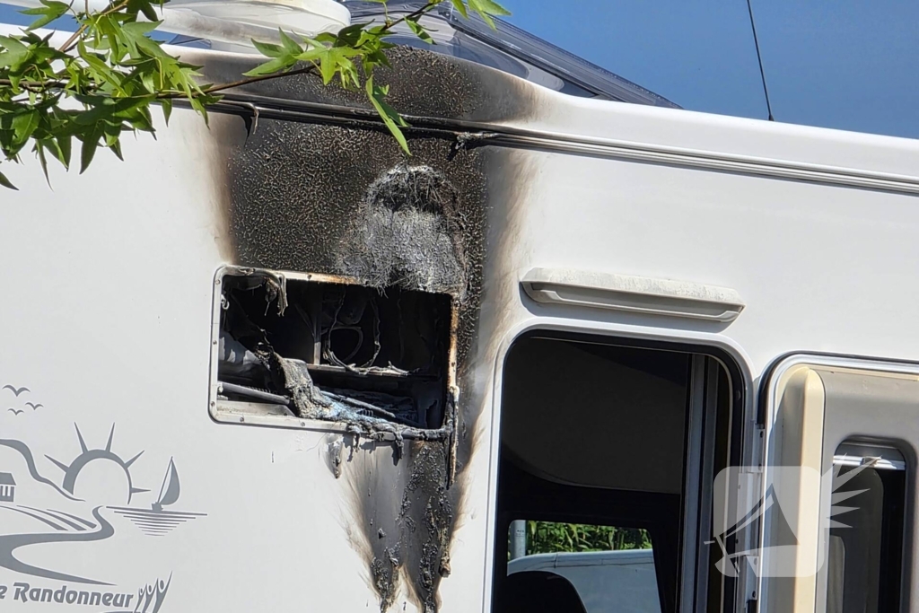 Brandweerinzet na camperbrand