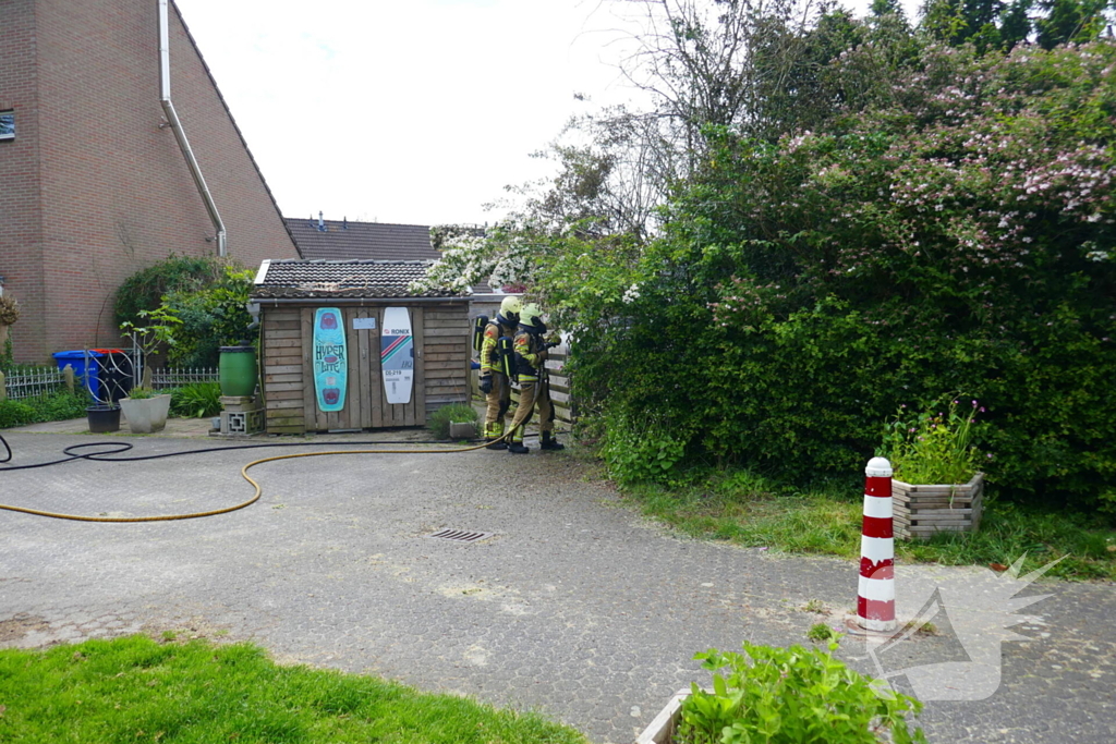 Schade aan poort en schutting door brand