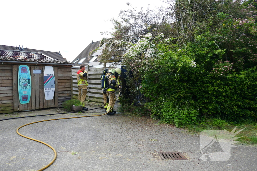 Schade aan poort en schutting door brand