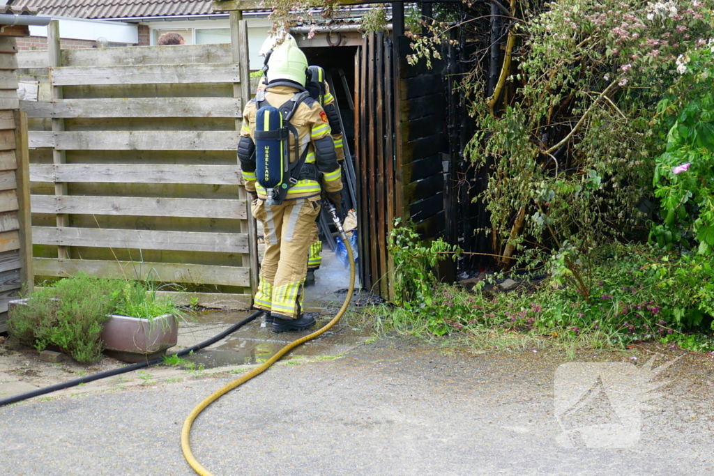 Schade aan poort en schutting door brand