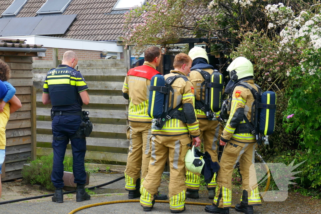 Schade aan poort en schutting door brand
