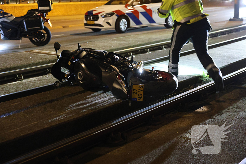 Motorrijder gewond bij eenzijdig ongeval