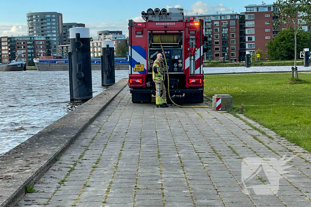 Brandende boom snel gedoofd