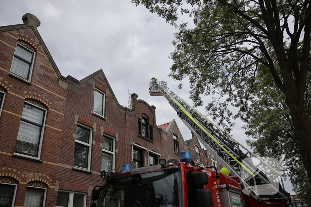 Brandweer ingezet voor brand op dak van woning