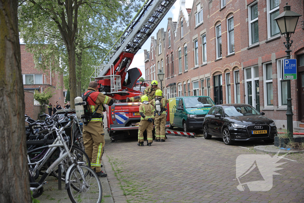 Brandweer ingezet voor brand op dak van woning