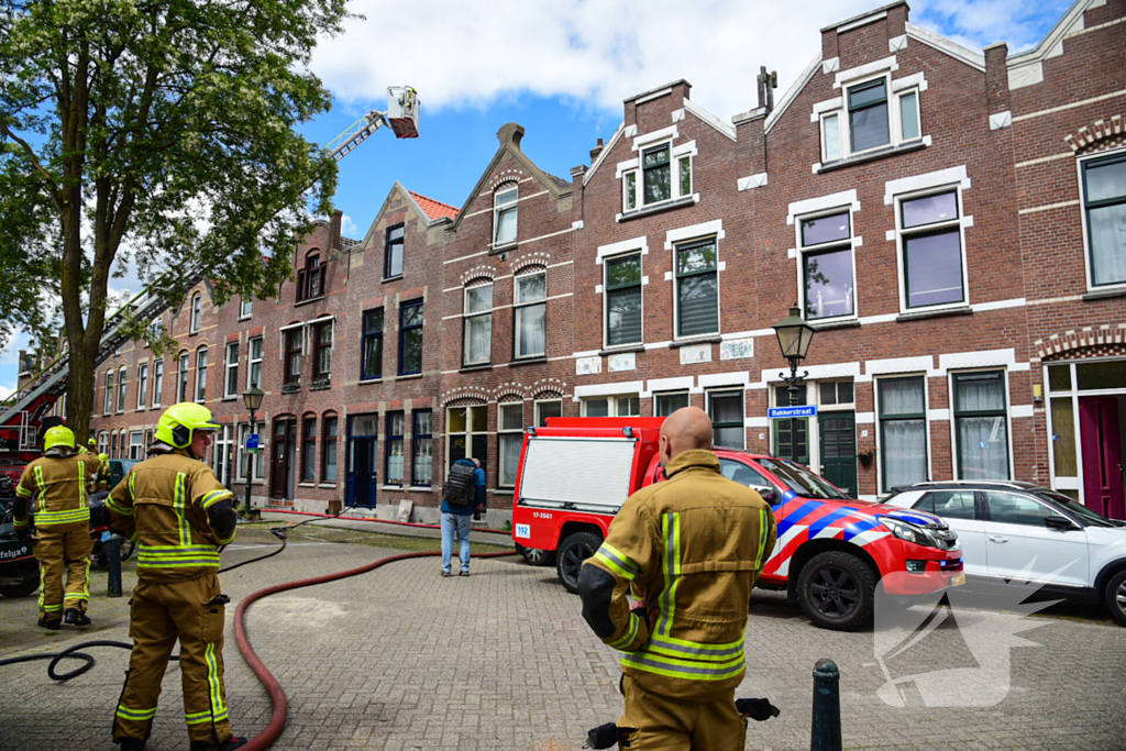 Brandweer ingezet voor brand op dak van woning