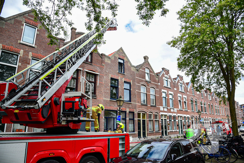 Brandweer ingezet voor brand op dak van woning
