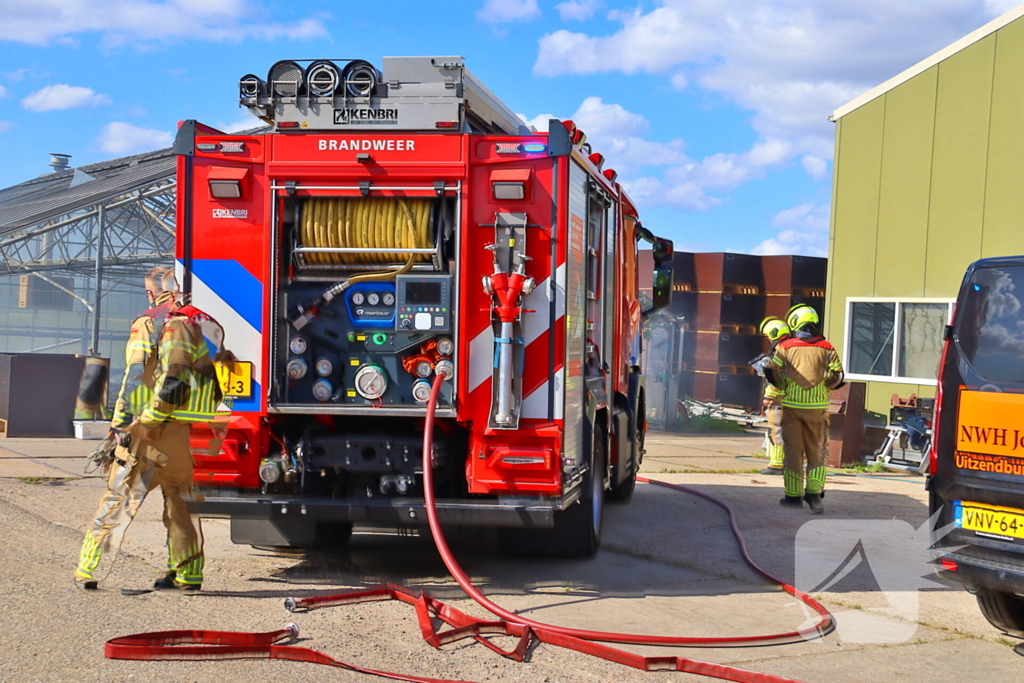 Brandweer blust brand in kas