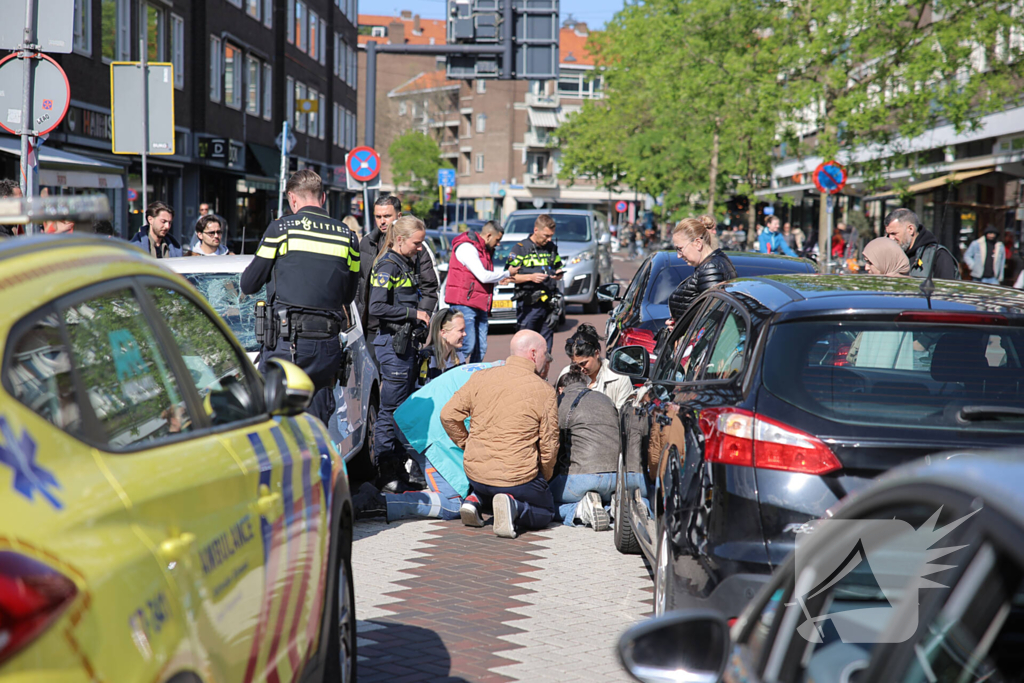 Dame geschept door automobilist