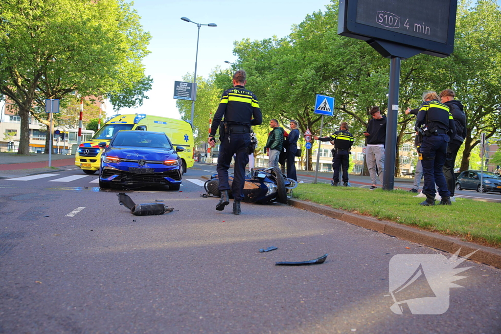 Motorrijder gewond bij botsing, automobilist mee naar bureau