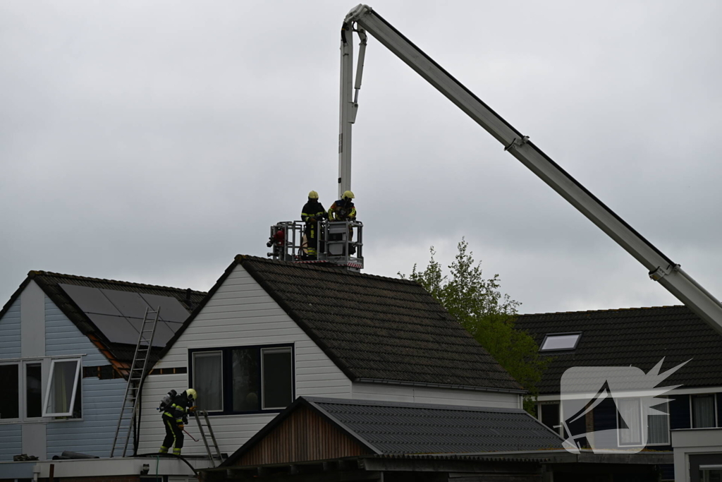 Brandweer groots ingezet bij grote brand in woning