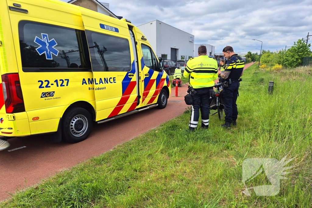 Scootmobiel bestuurder klapt op paal