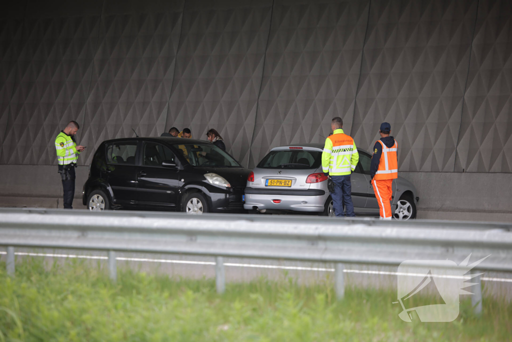 Ongeval tussen meerdere voertuigen op de snelweg