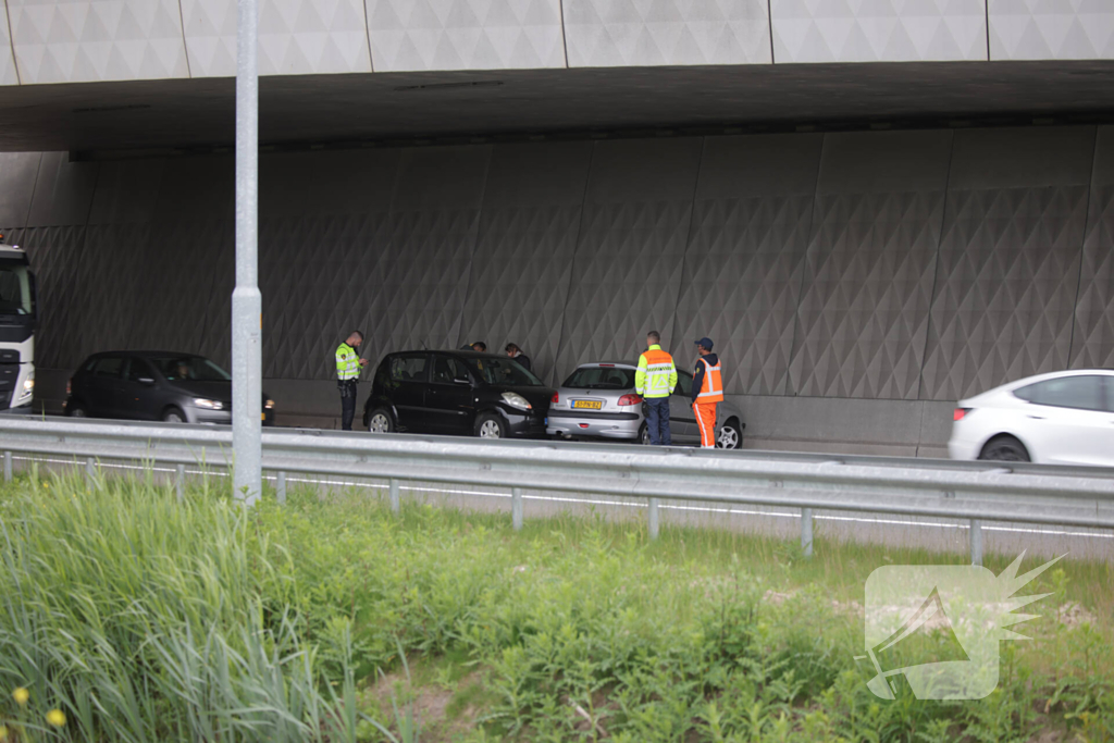 Ongeval tussen meerdere voertuigen op de snelweg