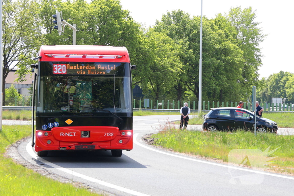 Ongeval tussen auto en lijnbus