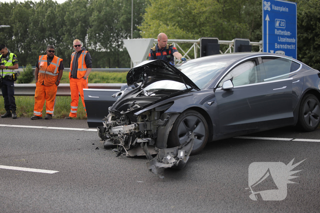 Bestuurder verliest controle en botst tegen RIMOB