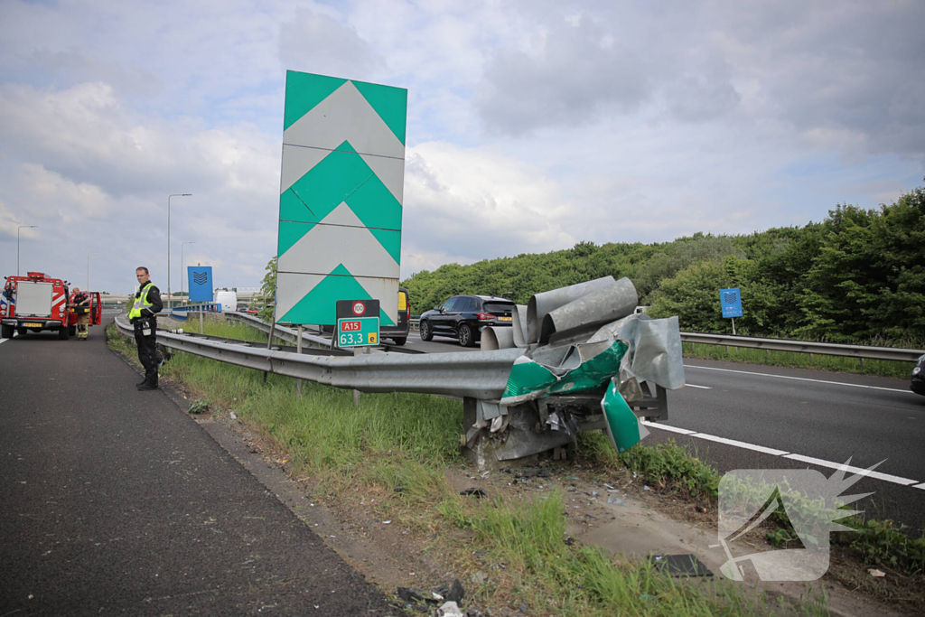 Bestuurder verliest controle en botst tegen RIMOB