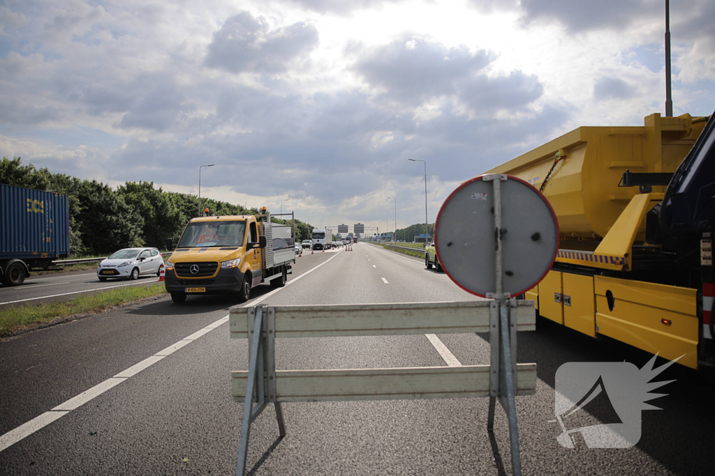 Bestuurder verliest controle en botst tegen RIMOB