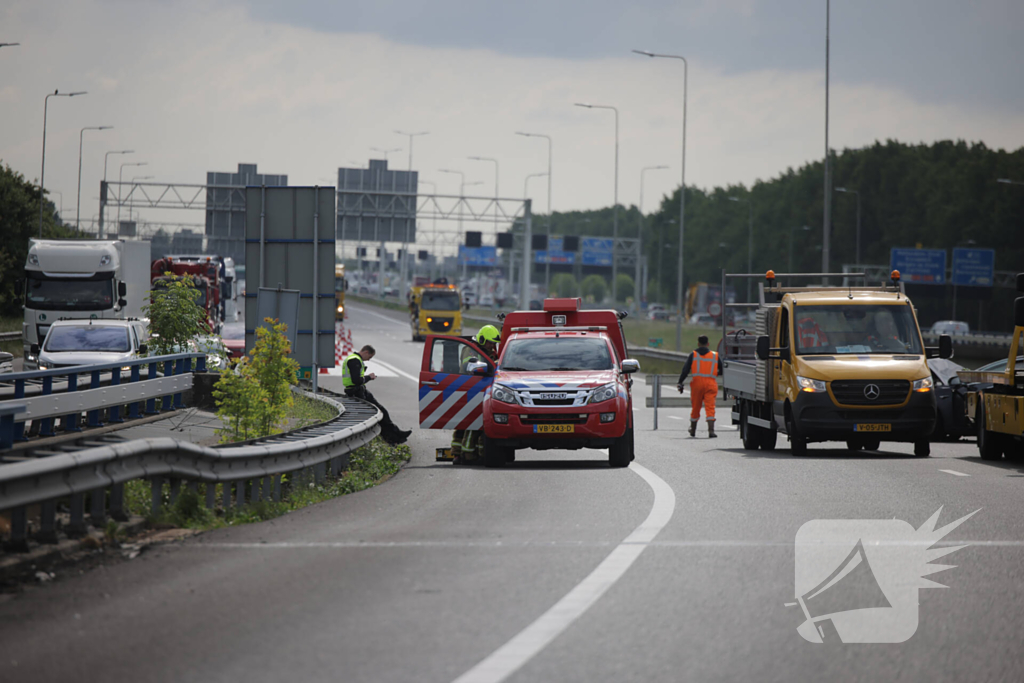 Bestuurder verliest controle en botst tegen RIMOB