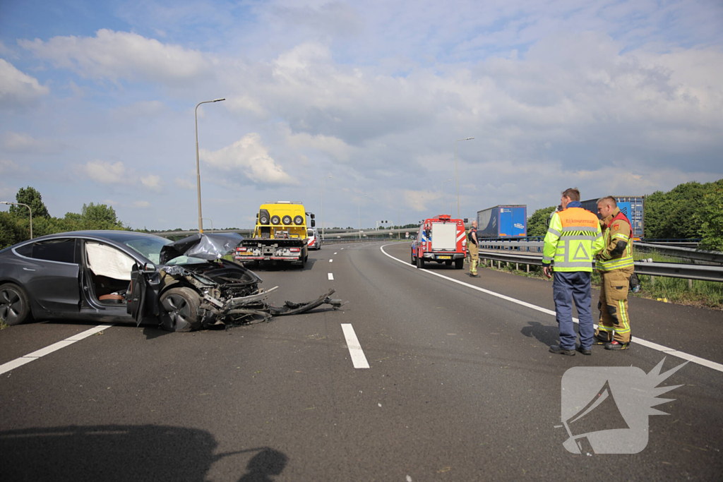 Bestuurder verliest controle en botst tegen RIMOB