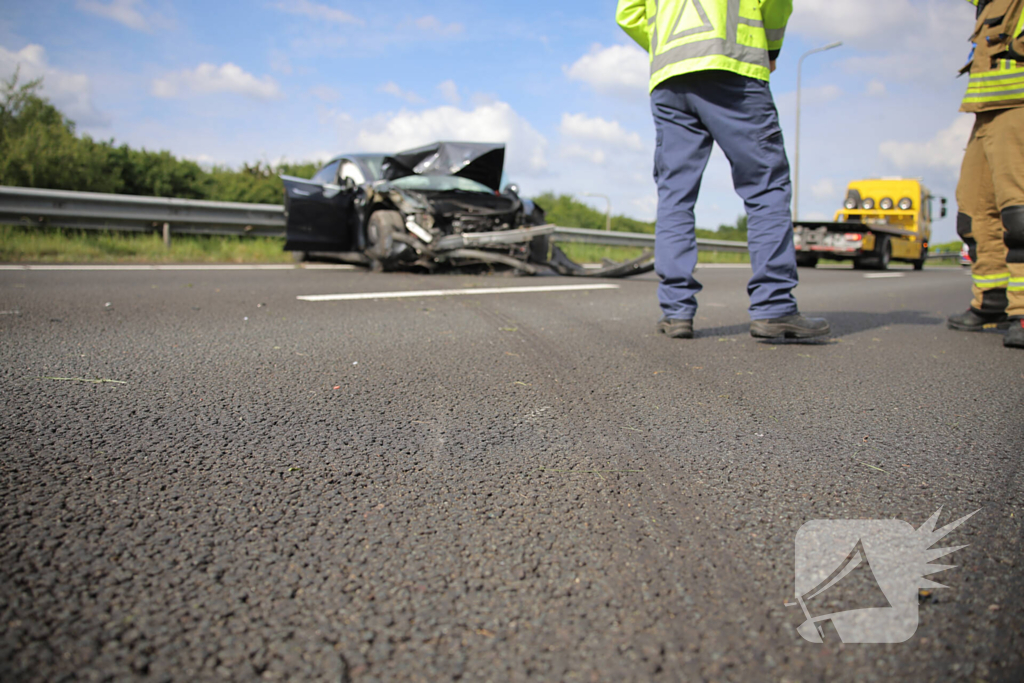 Bestuurder verliest controle en botst tegen RIMOB