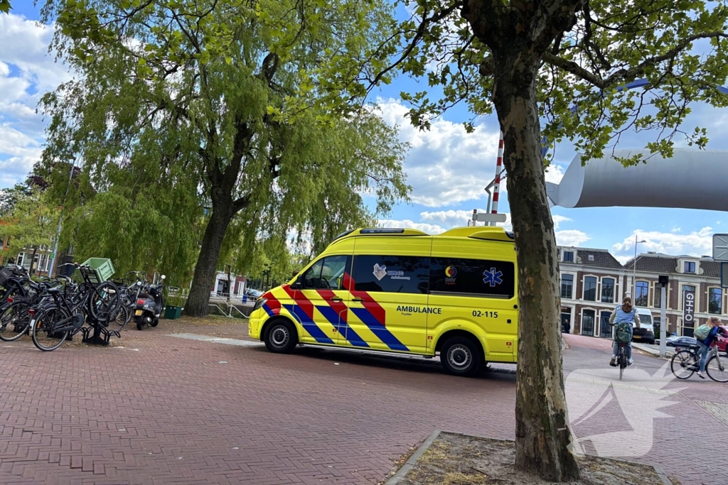 Automobilist en fietser botsen