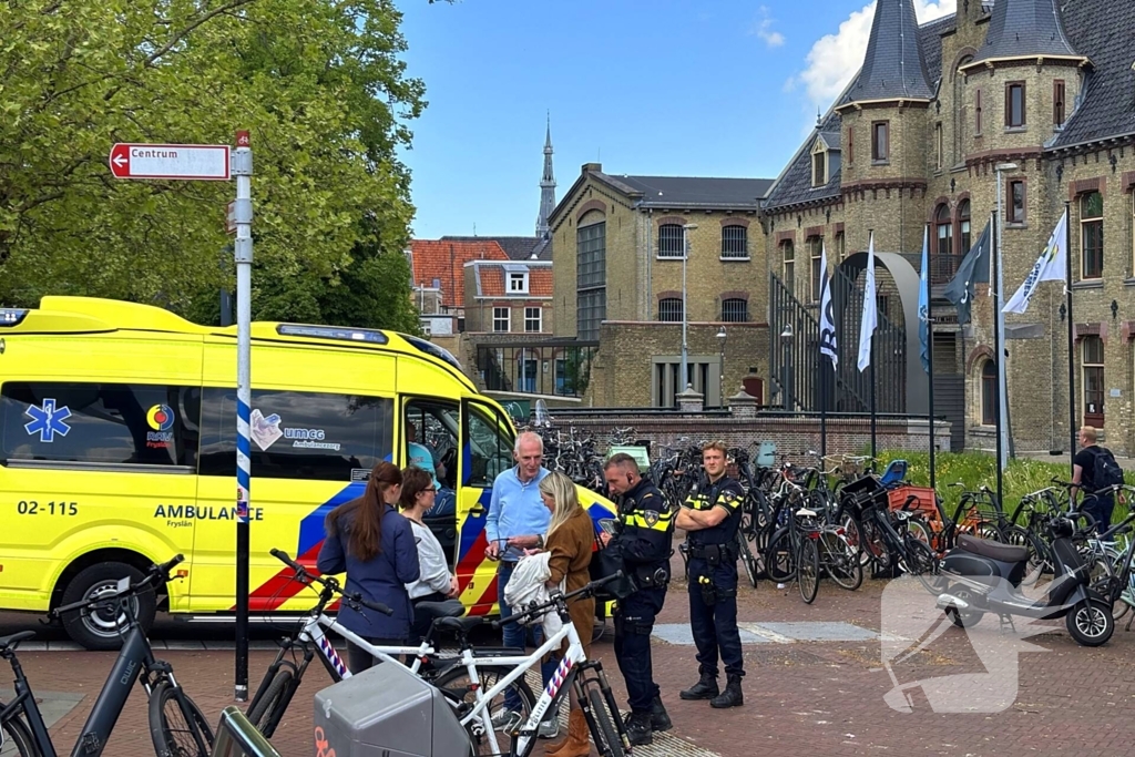 Automobilist en fietser botsen