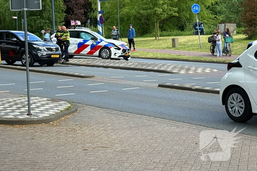 Politie voertuig betrokken bij ongeval met personenauto