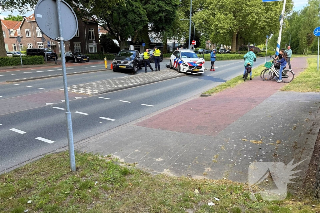 Politie voertuig betrokken bij ongeval met personenauto