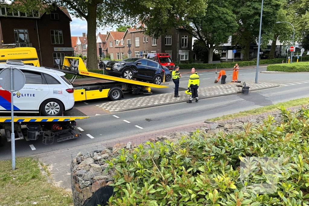 Politie voertuig betrokken bij ongeval met personenauto