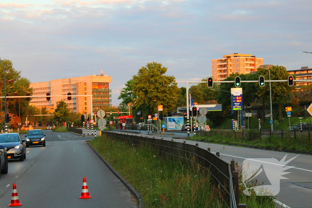 Motorrijder vliegt uit de bocht en raakt gewond