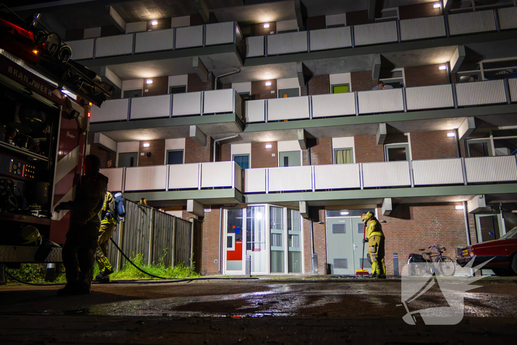 Scooter in brand gestoken achter flat