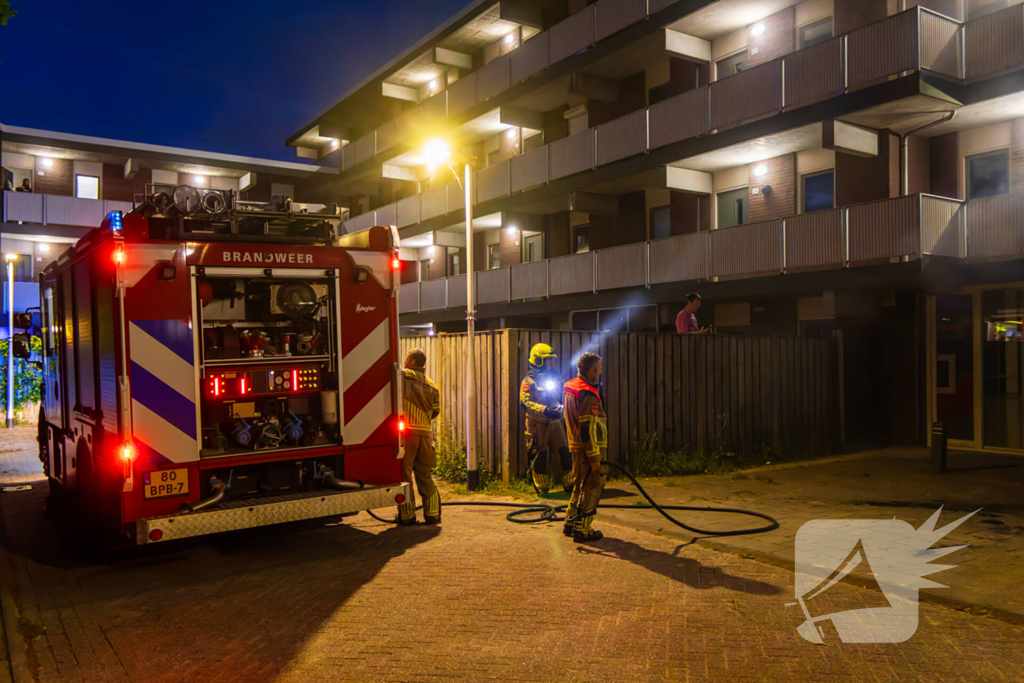 Scooter in brand gestoken achter flat