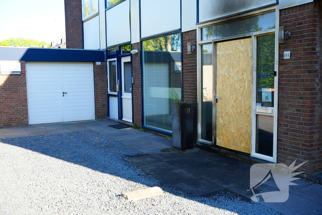 Explosie leidt tot brand in praktijk