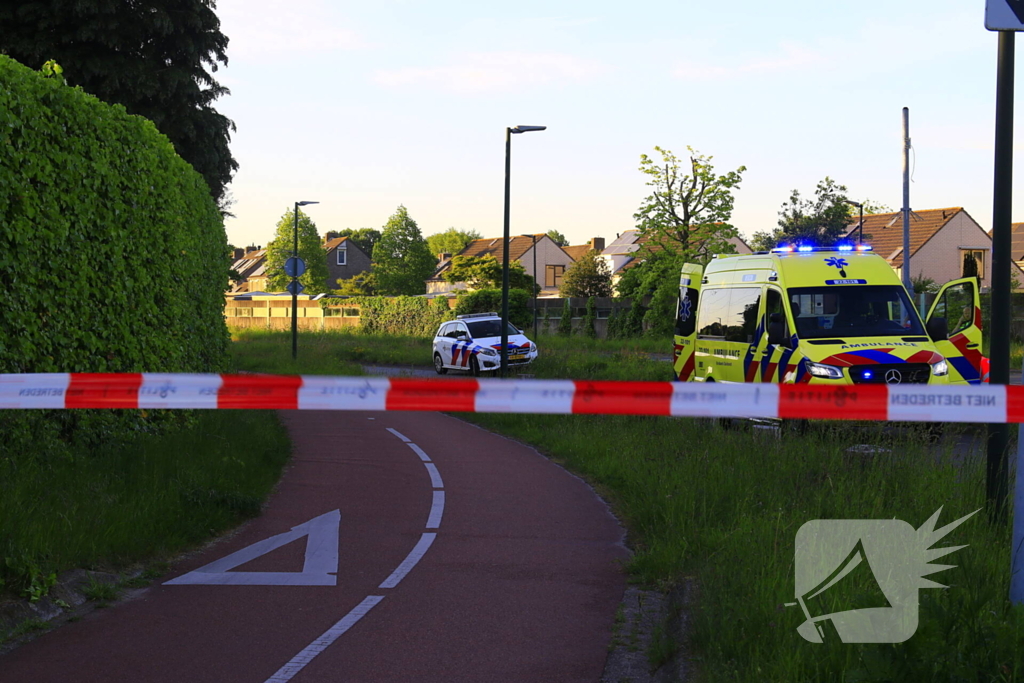 Motoragent botst tegen flitspaal en raakt zwaargewond