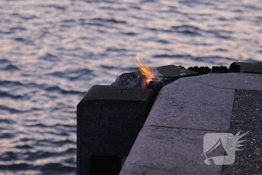 Brand in meerpaal aan kade geblust