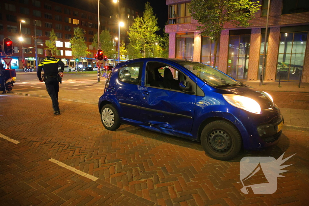 Ongeval tussen deelscooter en auto met aanzienlijke schade