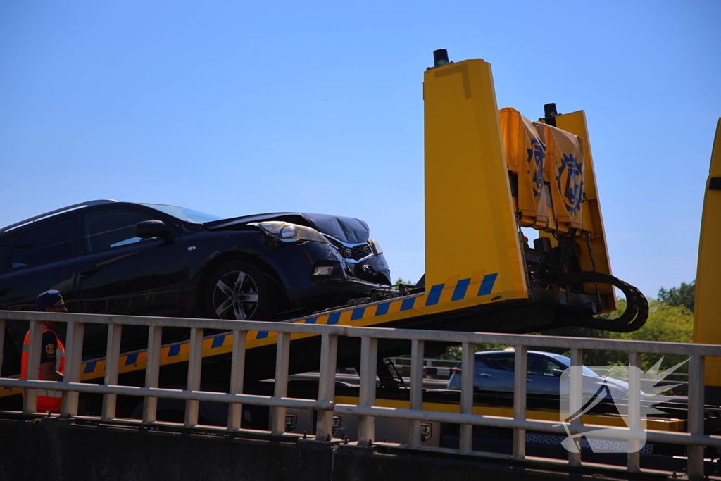 Ongeval tussen twee auto's leidt tot gewonde