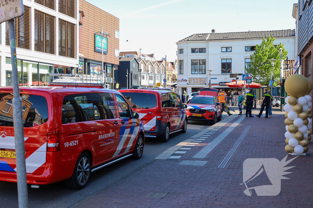 Zwarte rookwolken bij zeer grote brand