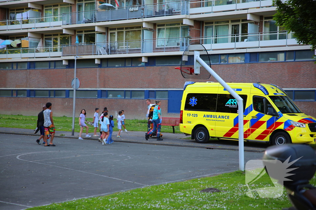 Kind raakt gewond bij ongeval op voetbalveldje
