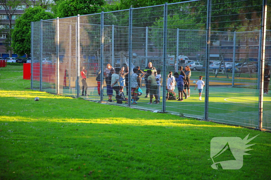 Kind raakt gewond bij ongeval op voetbalveldje