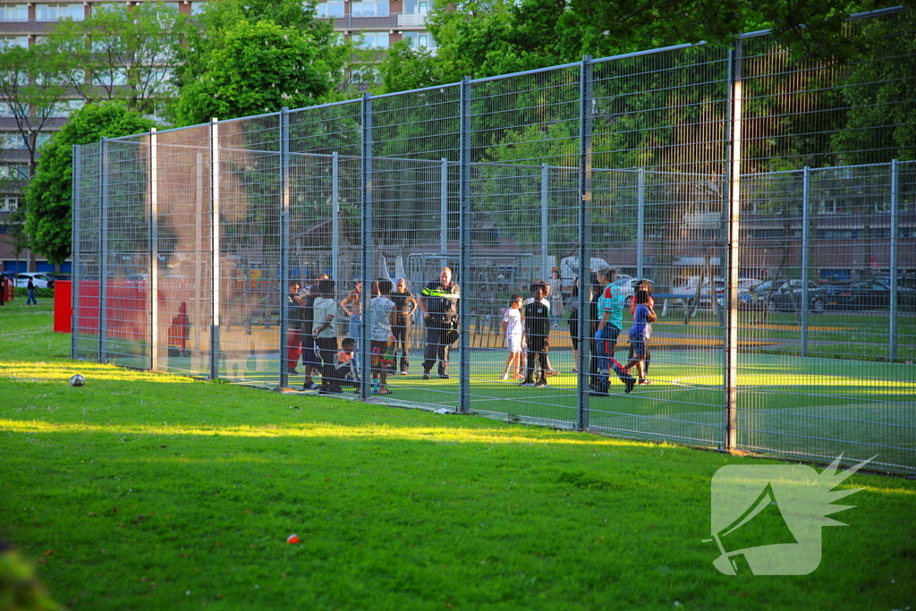 Kind raakt gewond bij ongeval op voetbalveldje