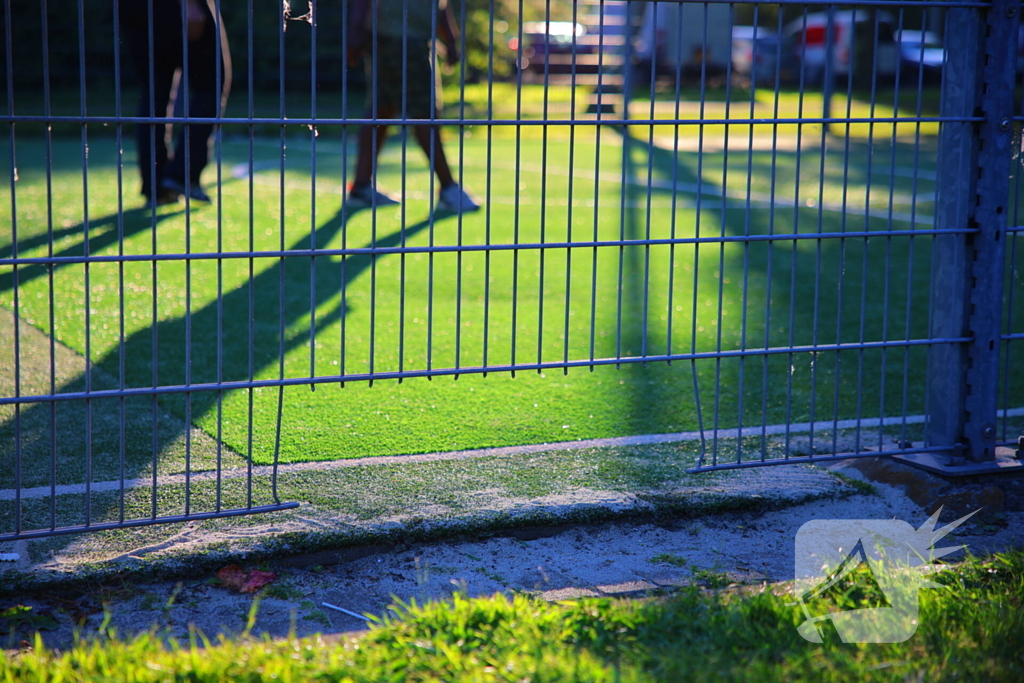 Kind raakt gewond bij ongeval op voetbalveldje