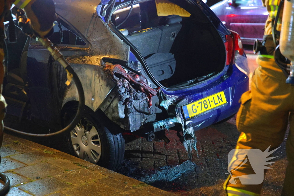 Autobrand vermoedelijk aangestoken